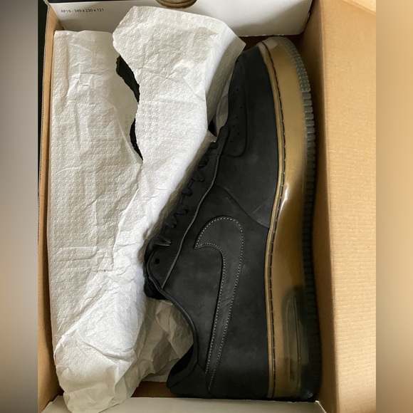 Limited Edition AIR FORCE 1 SPRM '07 (LEBRON)
Size 14
BLACK/BLACK-MET GOLD - Picture 5 of 11